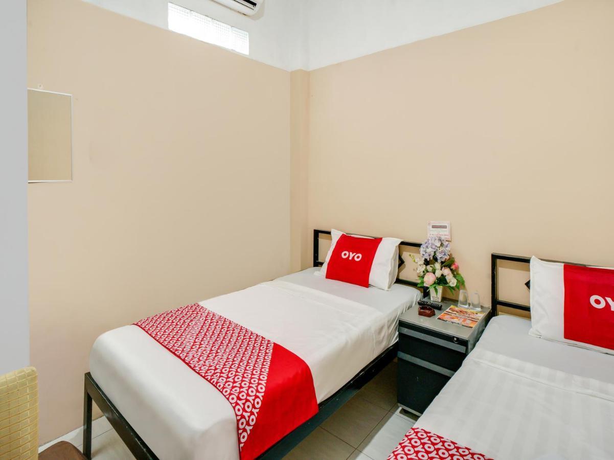 Oyo 90024 Botania Homestay & Cafe Nongsa Exterior foto