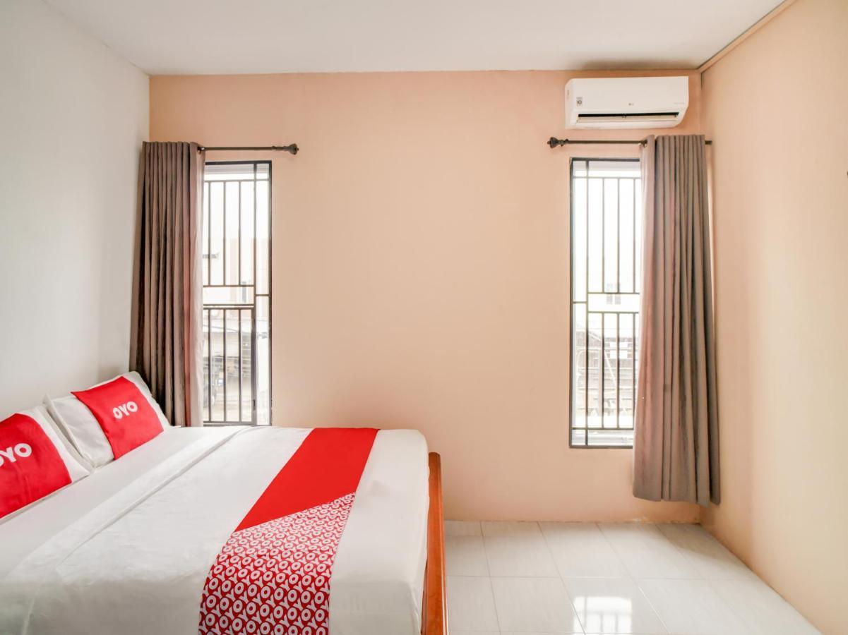 Oyo 90024 Botania Homestay & Cafe Nongsa Exterior foto