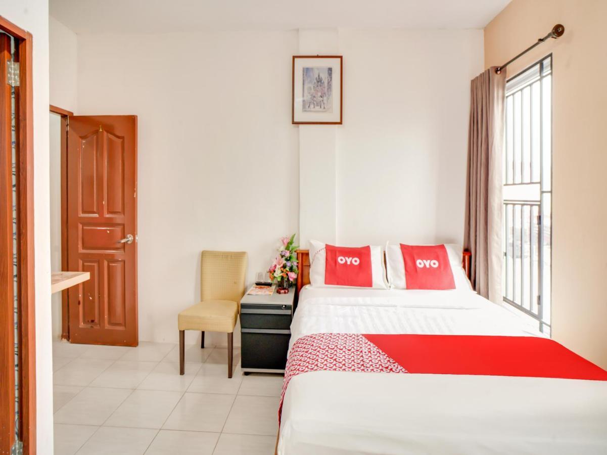 Oyo 90024 Botania Homestay & Cafe Nongsa Exterior foto